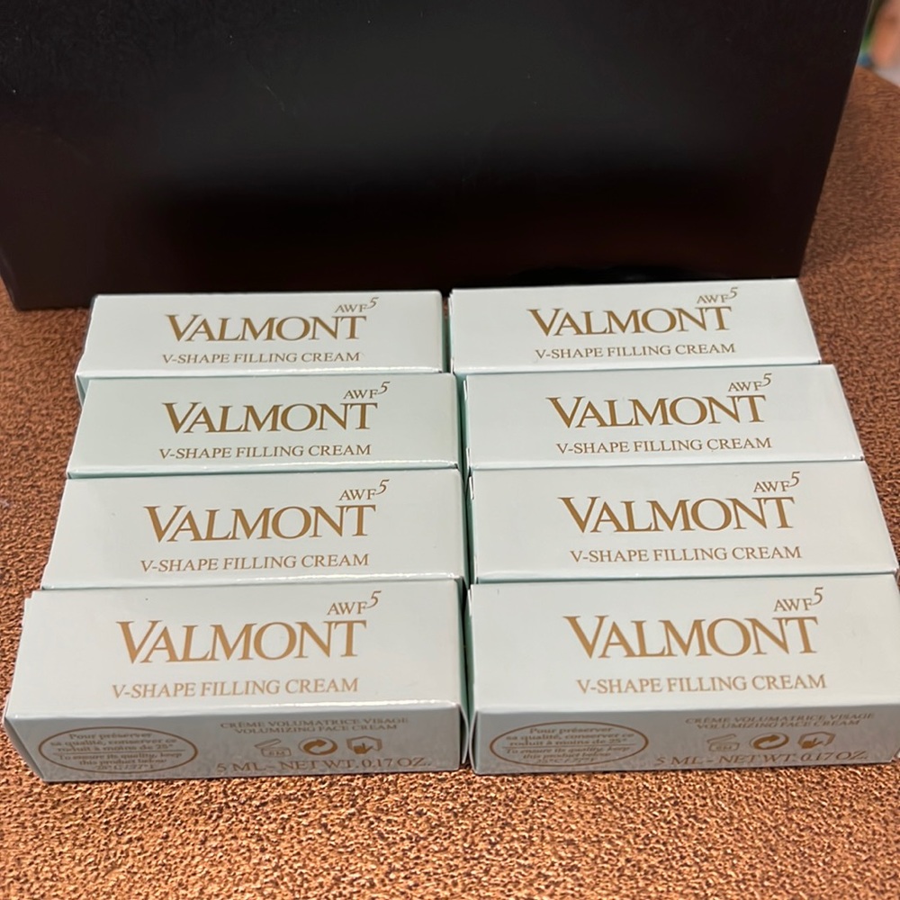 Valmont
V-SHAPE FILLING CREAM samples x 8